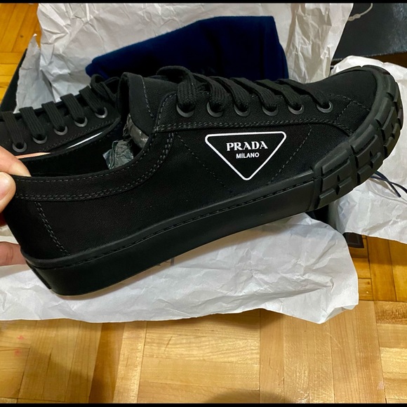 Prada - Picture 1 of 7